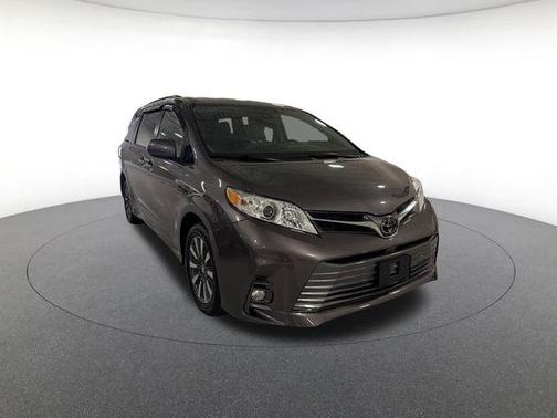 2020 Toyota Sienna XLE