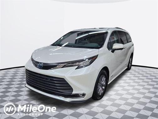 2021 Toyota Sienna XLE 8 Passenger