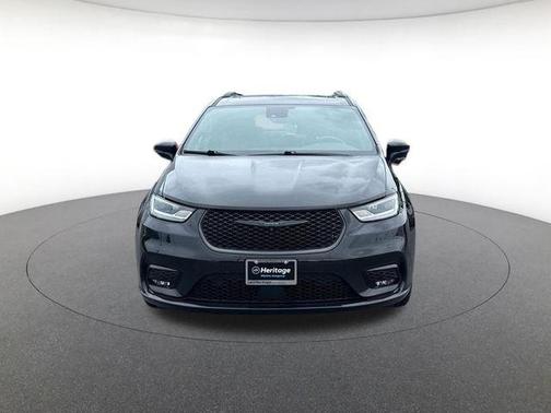 Brilliant Black Crystal Pearlcoat 2021 Chrysler Pacifica Limited