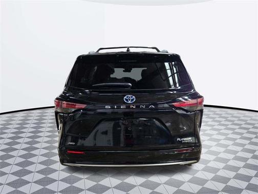 2024 Toyota Sienna Platinum 7 Passenger