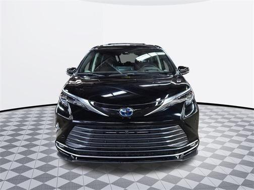 2024 Toyota Sienna Platinum 7 Passenger