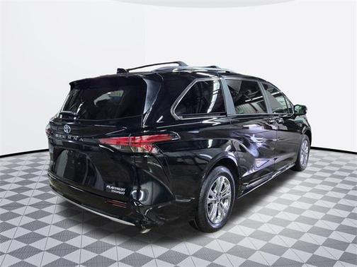 2024 Toyota Sienna Platinum 7 Passenger