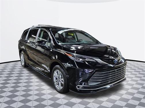 2024 Toyota Sienna Platinum 7 Passenger