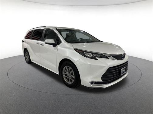 2024 Toyota Sienna XLE