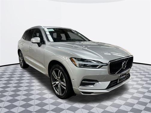 2019 Volvo XC60 Recharge Plug-In Hybrid T8 Momentum