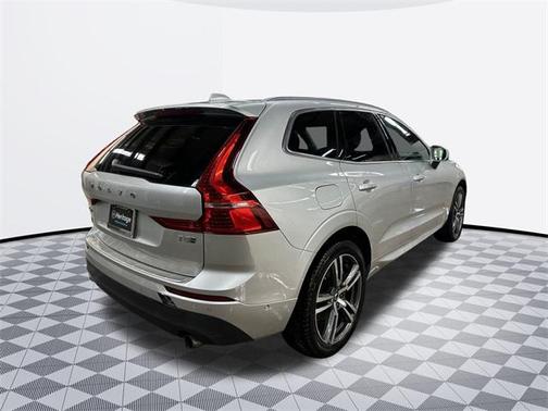 2019 Volvo XC60 Recharge Plug-In Hybrid T8 Momentum