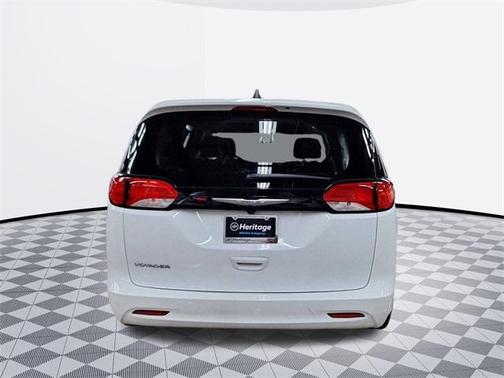 2022 Chrysler Voyager LX