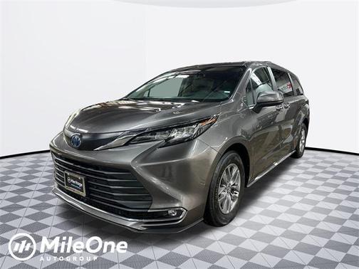 2023 Toyota Sienna XLE 8 Passenger