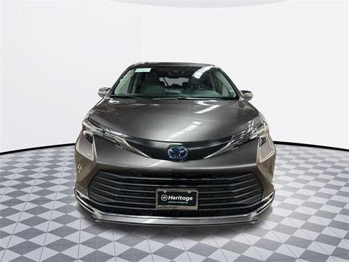 2023 Toyota Sienna XLE 8 Passenger