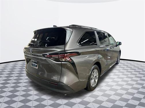 2023 Toyota Sienna XLE 8 Passenger