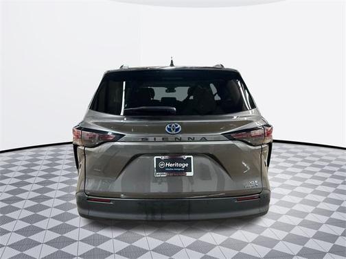 2023 Toyota Sienna XLE 8 Passenger
