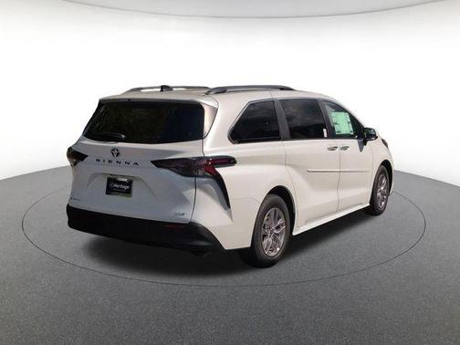 Pear 2026 Toyota Sienna XLE