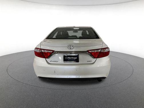 Blizzard Pearl 2016 Toyota Camry XSE