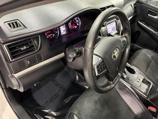 Blizzard Pearl 2016 Toyota Camry XSE