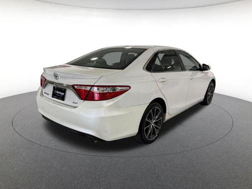 Blizzard Pearl 2016 Toyota Camry XSE