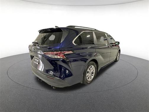 2023 Toyota Sienna LE