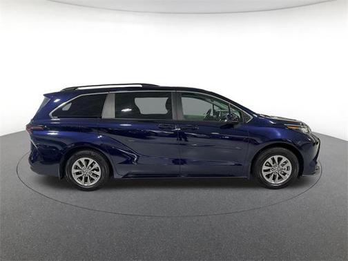 2023 Toyota Sienna LE