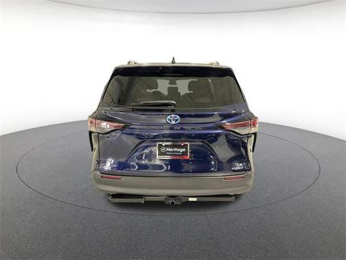 2023 Toyota Sienna LE