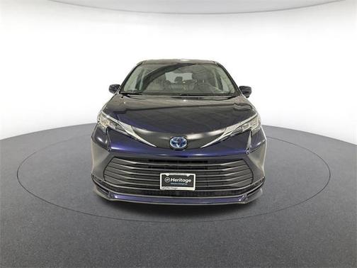 2023 Toyota Sienna LE