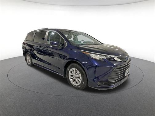 2023 Toyota Sienna LE
