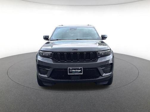 Baltic Gray Metallic Clearcoat 2023 Jeep Grand Cherokee Altitude