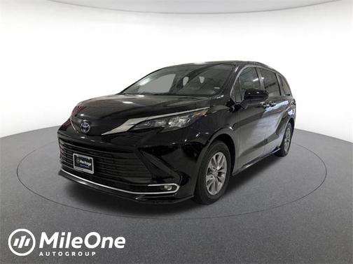 2024 Toyota Sienna XLE