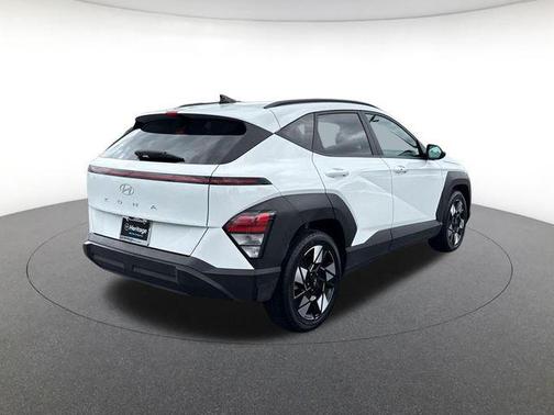Atlas White 2025 Hyundai KONA SEL