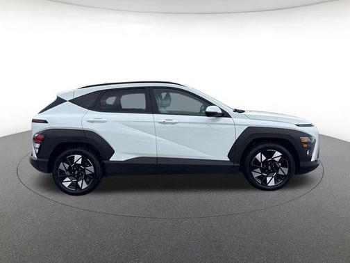 Atlas White 2025 Hyundai KONA SEL