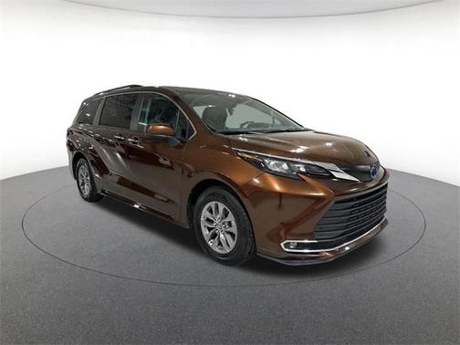 2024 Toyota Sienna XLE