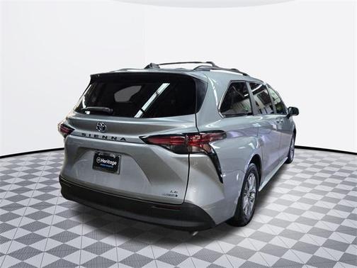 2022 Toyota Sienna LE