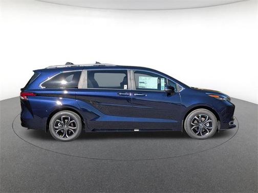 2025 Toyota Sienna Platinum 7 Passenger