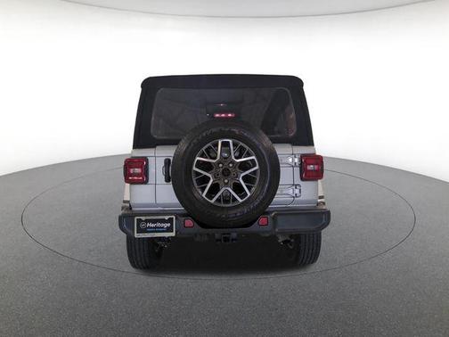 Silver Zynith Clearcoat 2024 Jeep Wrangler 4-Door Sahara 4x4
