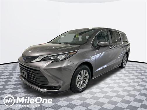 2024 Toyota Sienna LE