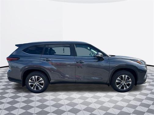2025 Toyota Highlander XLE