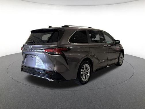 2022 Toyota Sienna XSE 7 Passenger