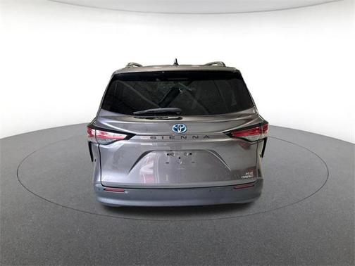 2022 Toyota Sienna XLE 8 Passenger