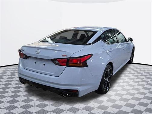 2023 Nissan Altima SR FWD