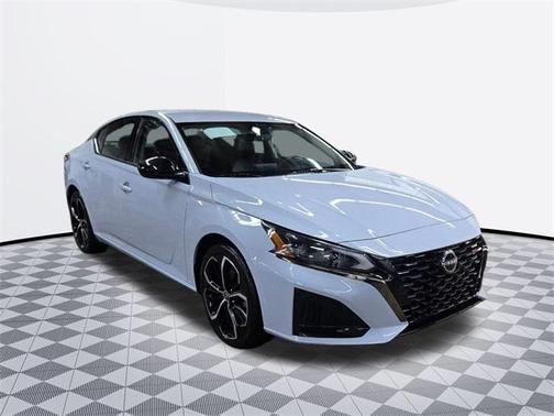 2023 Nissan Altima SR FWD
