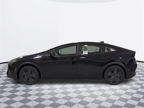 2025 Toyota Prius LE