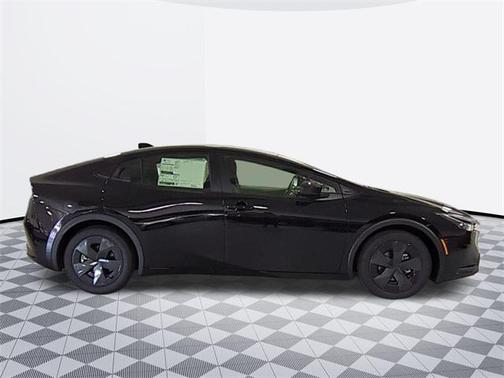 2025 Toyota Prius LE