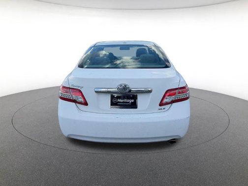 Super White 2011 Toyota Camry XLE