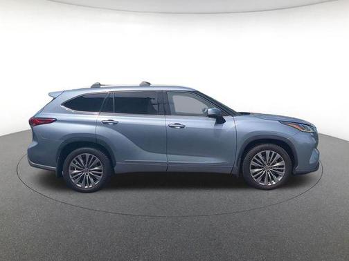 Moon Dust 2021 Toyota Highlander Platinum