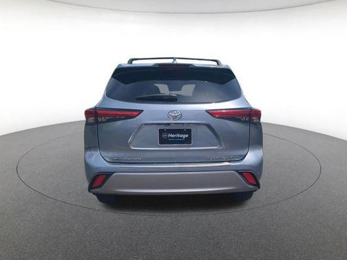 Moon Dust 2021 Toyota Highlander Platinum