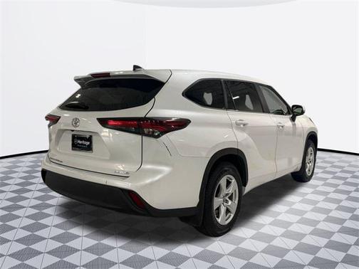 2024 Toyota Highlander LE