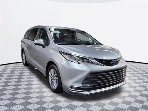 2024 Toyota Sienna Limited 7-Passenger