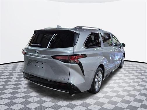 2024 Toyota Sienna Limited 7-Passenger