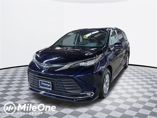 2023 Toyota Sienna XLE 8 Passenger