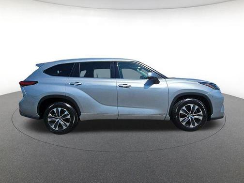 Celestial Silver 2021 Toyota Highlander XLE