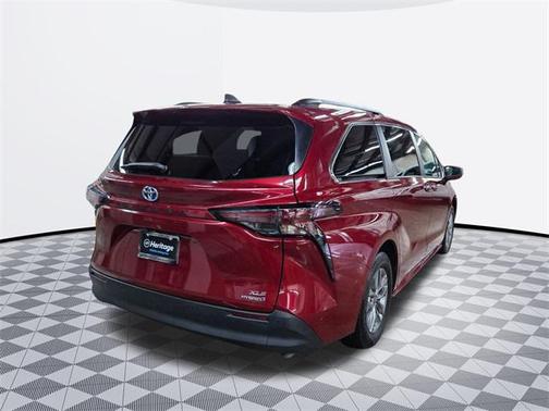 2023 Toyota Sienna XLE 8 Passenger