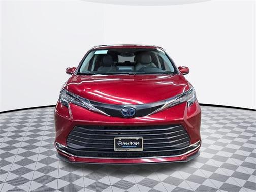 2023 Toyota Sienna XLE 8 Passenger